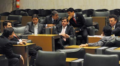 Jooji Hato na Assembléia pelo Deputado Jooji Hato (PMDB) e cria a Delegacia Especial de Proteção a Crimes e Maus Tratos Contra os Animais